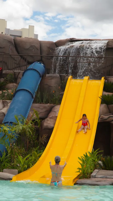Foto demonstrativa de Criança de Colo no Water Park